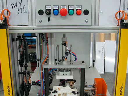 photo d'une machine spéciale de contôle et d'assemblage conception Concept Automation